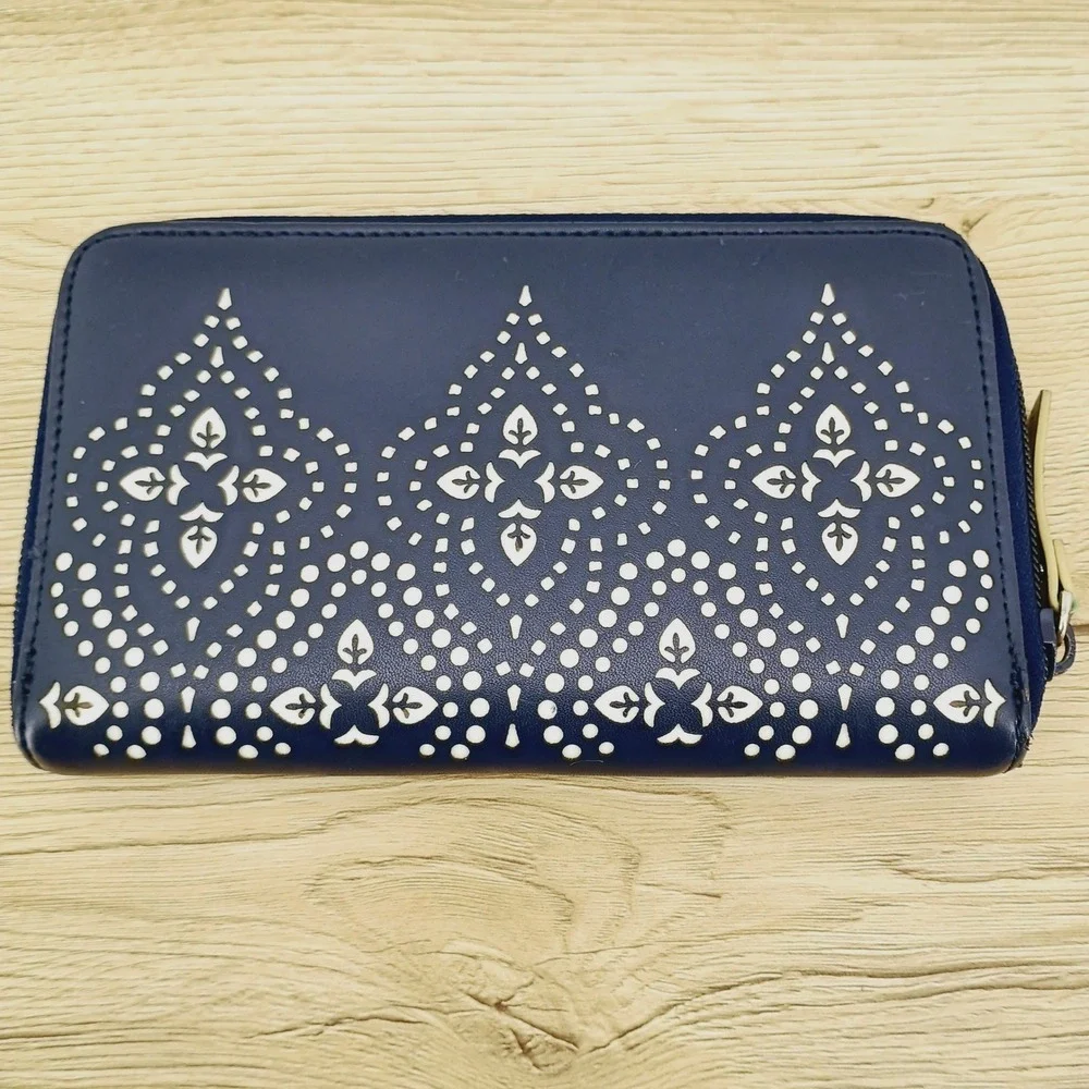 Vera Bradley Navy Blue Laser Cut Medallion Zip Around Accordion Wallet